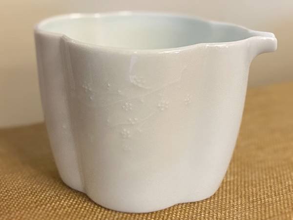 梅浮雕瓷茶盅-3.jpg