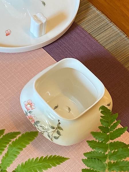 手繪山茶花瓷水方-5.jpg