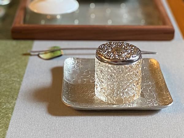 英國銀蓋老玻璃瓶-5.jpg