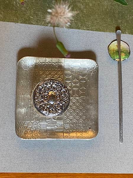 英國銀蓋老玻璃瓶-4.jpg
