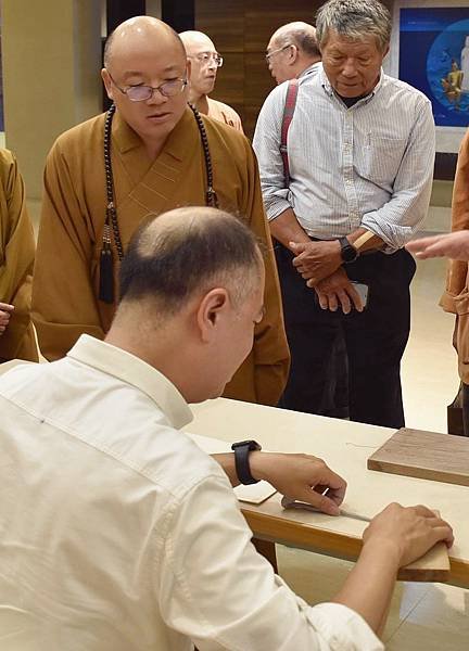 感謝🥰🥰 王秘書長解說  億 的漆線雕作品 [文昌帝君] 當