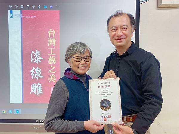 今天是 華梵大學 漆線雕班 這學年度 最後一堂 在充滿歡樂的