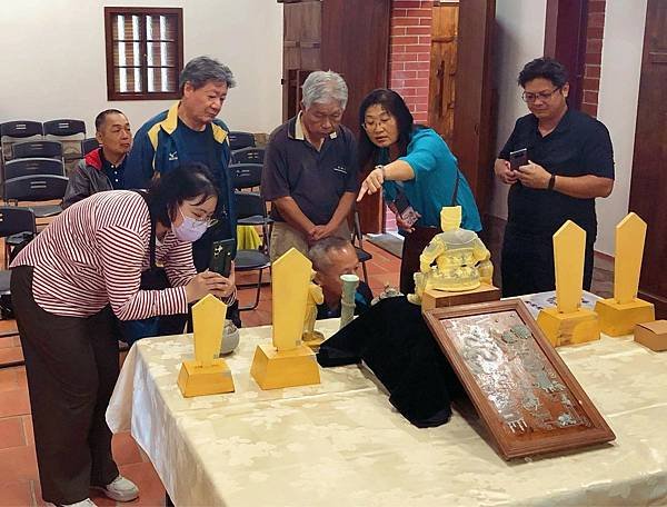 今天在新店十四張歷史建築園區  龍耀文資講堂 陰雨綿綿 想說