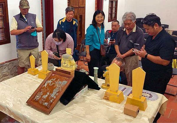 今天在新店十四張歷史建築園區  龍耀文資講堂 陰雨綿綿 想說