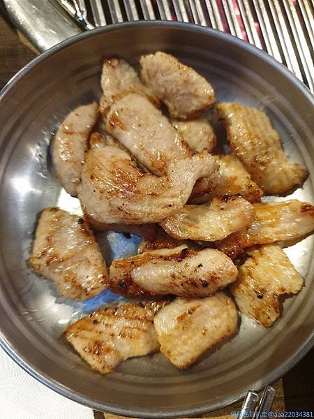 大安區餐廳❤台韓民國韓式燒肉。超浮誇水果燒酒。小菜吃到飽。內