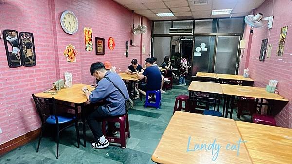 「高雄新興」平價泰式料理–泰式料理現炒小吃店｜蝦餅｜態勢打拋