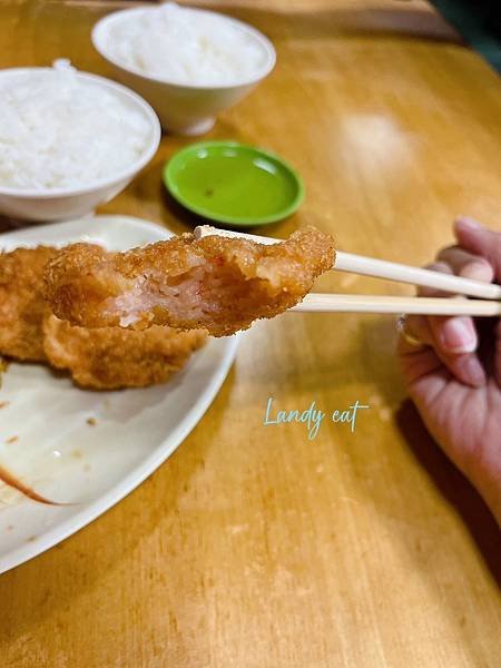 「高雄新興」平價泰式料理–泰式料理現炒小吃店｜蝦餅｜態勢打拋