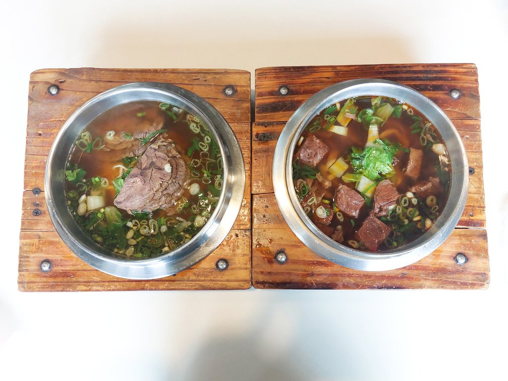 牛肉麵控必吃！桃園龜山【聞香坊牛肉麵】紅燒清燉一次滿足，在地