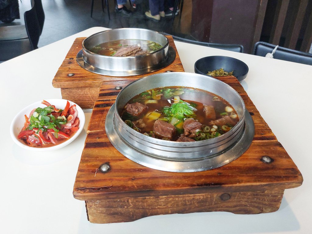 牛肉麵控必吃！桃園龜山【聞香坊牛肉麵】紅燒清燉一次滿足，在地