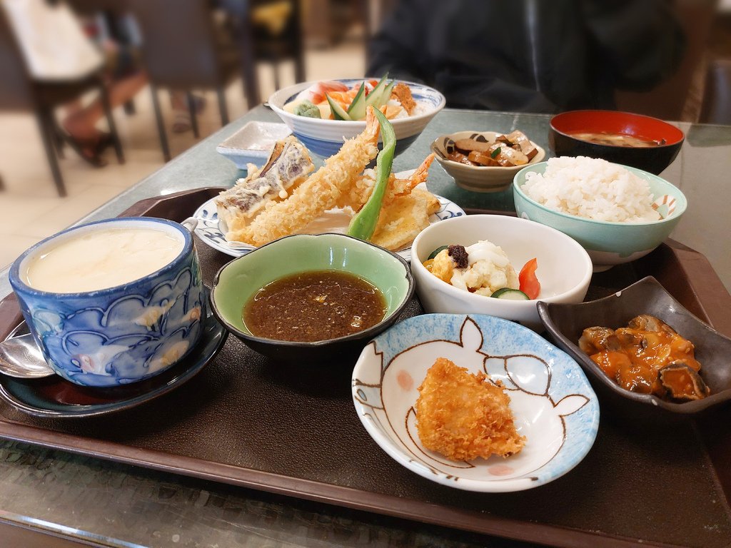 生魚片厚切超豪邁！桃園龜山銘傳，讓人回味無窮的平價日式料理【