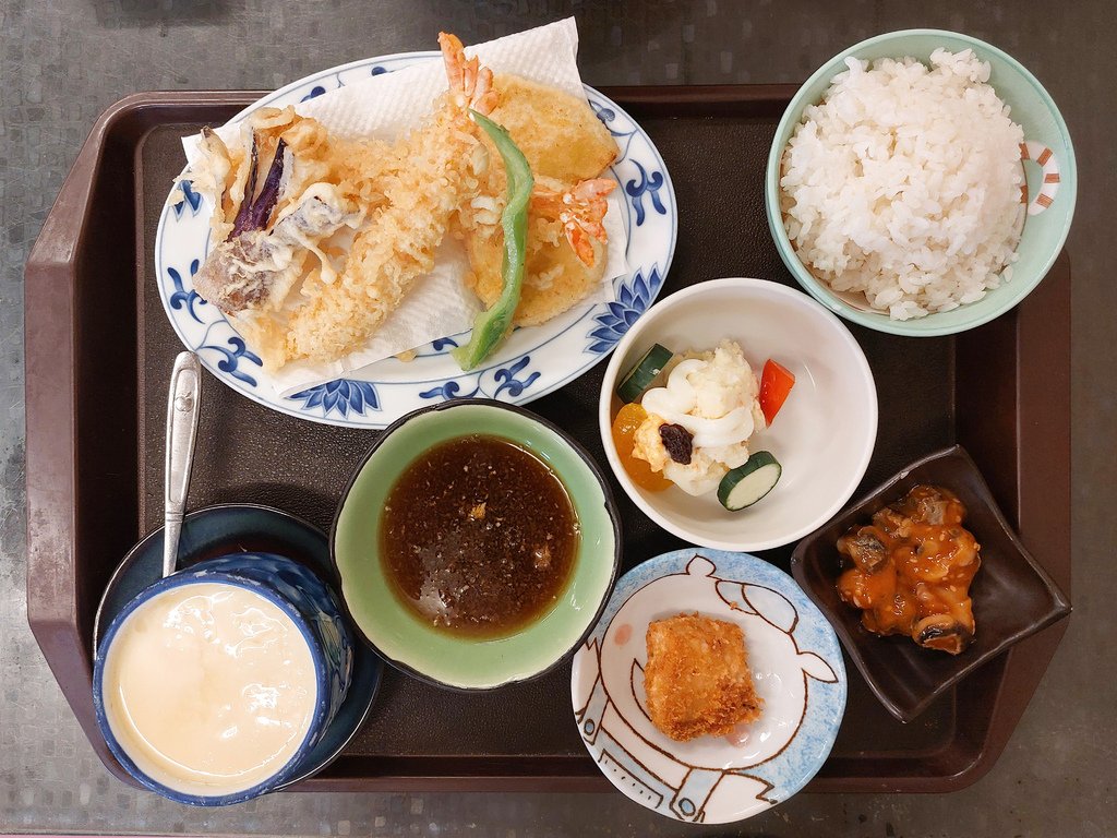 生魚片厚切超豪邁！桃園龜山銘傳，讓人回味無窮的平價日式料理【