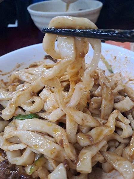 ღ『新竹香山。美味食記餐廳』璽子牛肉麵-香山分店（斤餅專賣店