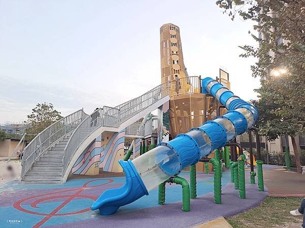 ღ『苗栗頭份。特色親子景點』音樂公園（超吸睛7公尺高薩克斯風