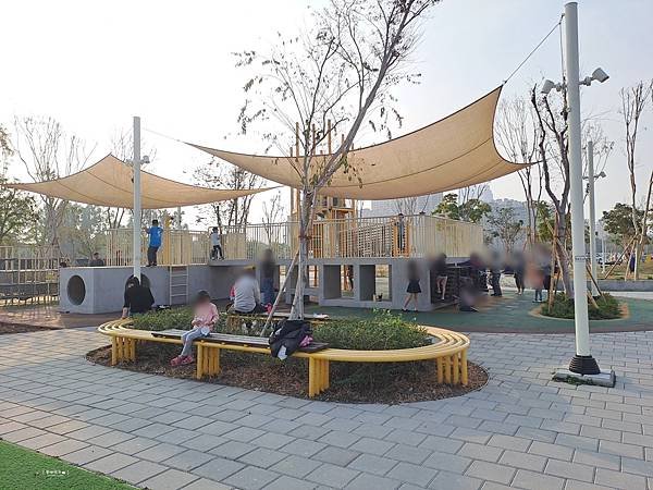 ღ『高雄前鎮。寵物親子景點』籬仔內公園 （工業風特色公園／伸