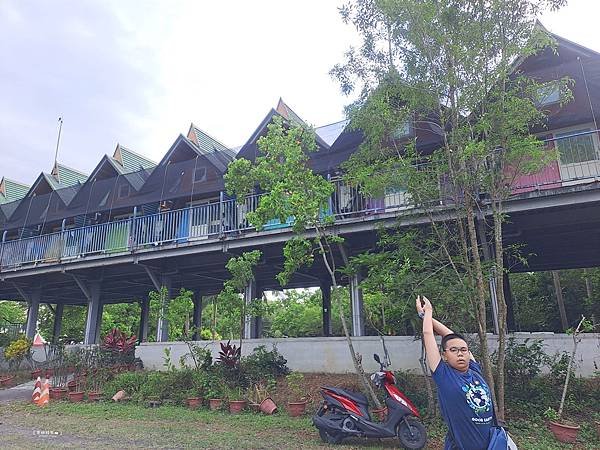 ღ『宜蘭冬山。親子景點民宿』風箏小木屋民宿（綠瓦七彩木屋／臨