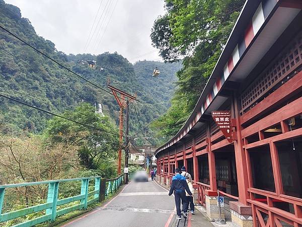 ღ『新北烏來。寵物親子景點』烏來老街一日遊（停車資訊／烏來泰