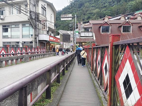 ღ『新北烏來。寵物親子景點』烏來老街一日遊（停車資訊／烏來泰