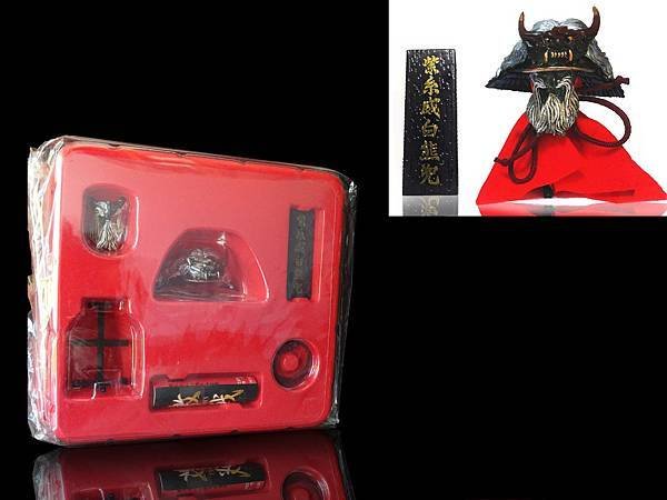 2002年 紫糸威白熊兜 ( 高さ約 4cm ) 激戦 兜コ