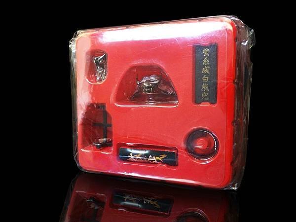 2002年 紫糸威白熊兜 ( 高さ約 4cm ) 激戦 兜コ