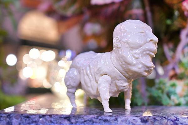 2018年 人面豚   ソフビ 肌色  %2F 未塗装 ( 長約 17 cm ) 豬豬人 人面豚  素色 KAIJU TAN  PIGPIGMAN 　玩具收購 收購玩具 LI