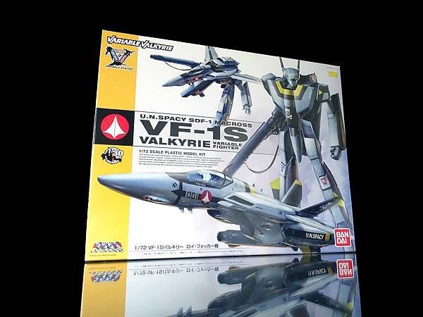 VF-1S 可変 バルキリー ロイ・フォッカー機 超時空要塞