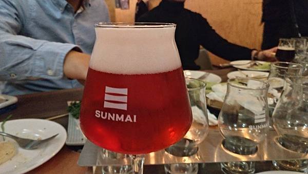 【台北】餐酒館SUNMAI BAR金色三麥精釀啤酒吧｜朋友聚
