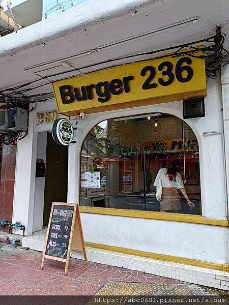 【泰國】曼谷平價美式漢堡｜泰國牛肉漢堡加上濃郁起司只要99元