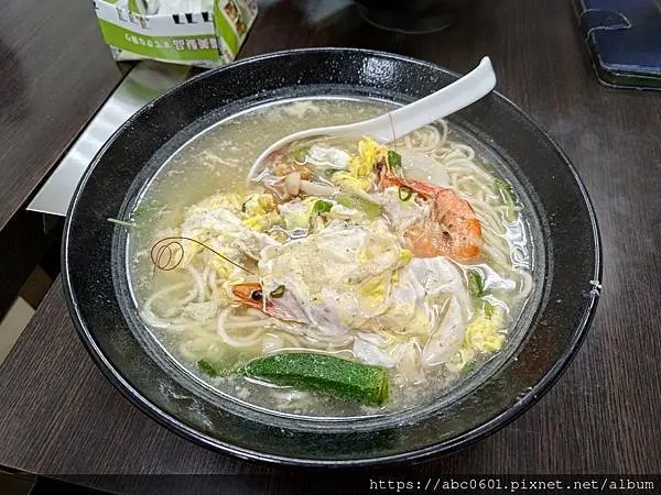 民權西路站9號出口美食小珍園拉麵店