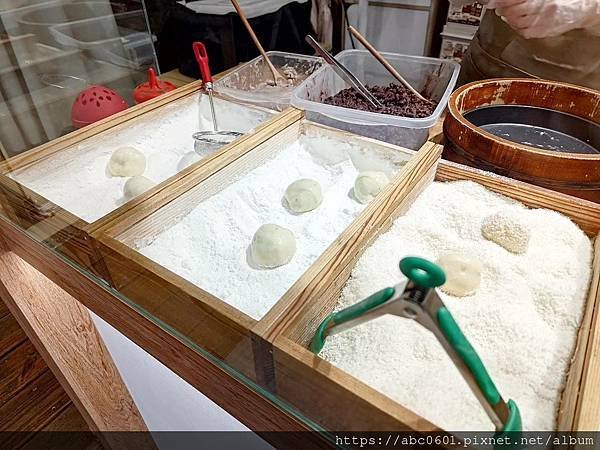 【台北】各種口味任你挑，有巧克力、椰香、芋頭等等｜雙連中山站