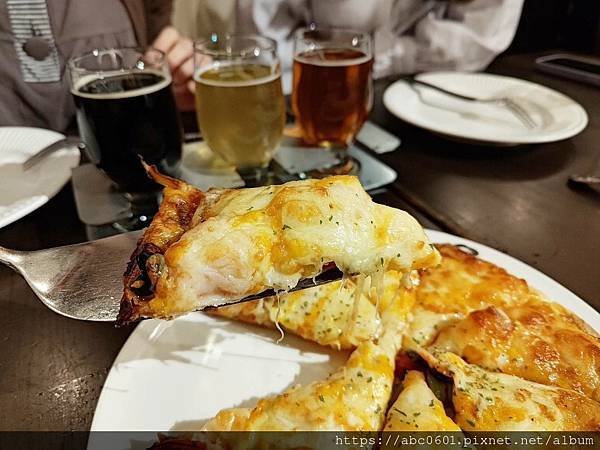 【台北】餐酒館SUNMAI BAR金色三麥精釀啤酒吧｜朋友聚