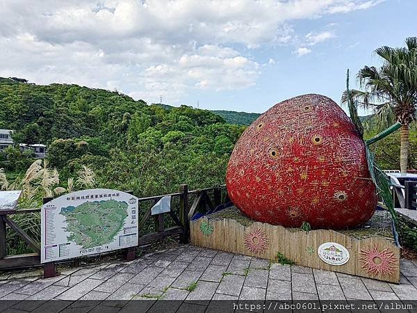 碧山巖開漳聖王廟的停車場旁，為臺北市