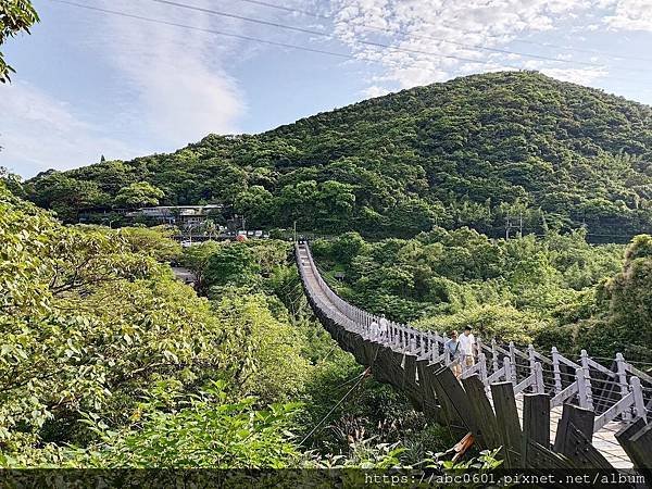 碧山巖開漳聖王廟的停車場旁，為臺北市