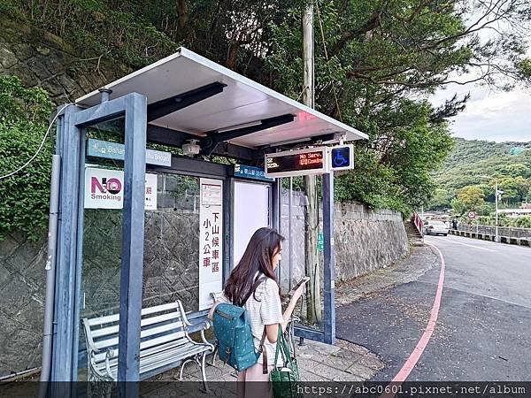 碧山巖開漳聖王廟的停車場旁，為臺北市