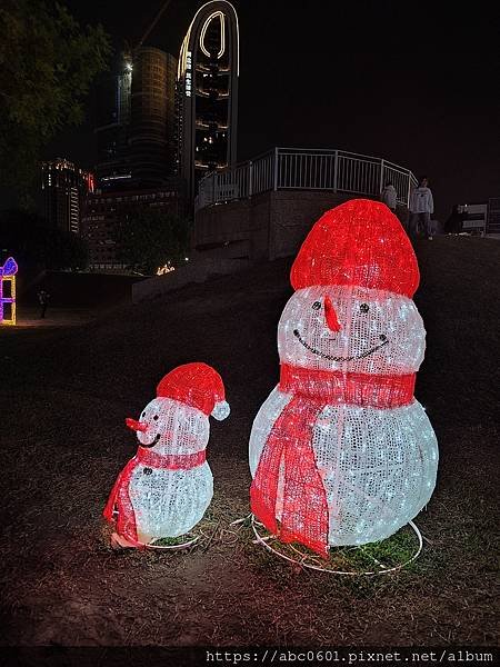 【高雄】浪漫約會來看聖誕樹飄雪｜聖誕樹點燈儀式｜高雄耶誕節活