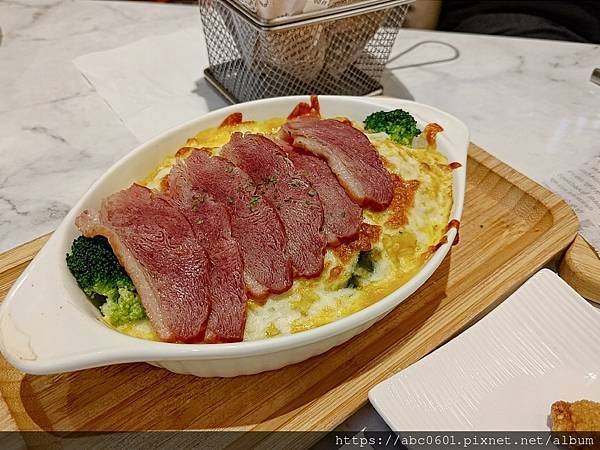 【新北】鶯歌餐酒館｜鶯歌平價美食、異國美食、下午茶｜艾麋Bi