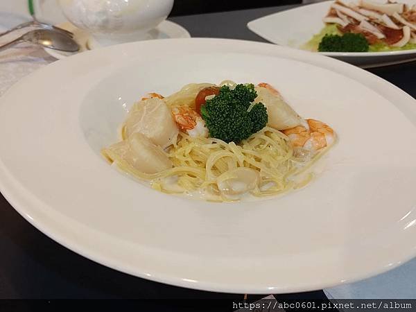 【新北】樹林美食｜平價家庭式餐廳｜墨魚佐青醬燉飯｜酥皮濃湯｜