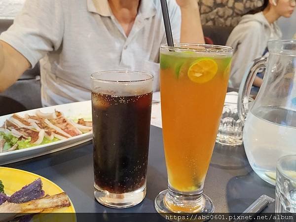【新北】樹林美食｜平價家庭式餐廳｜墨魚佐青醬燉飯｜酥皮濃湯｜