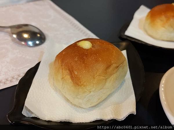 【新北】樹林美食｜平價家庭式餐廳｜墨魚佐青醬燉飯｜酥皮濃湯｜