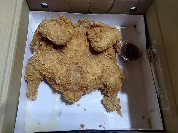 「 炸全雞 」 美味多汁（ 喜歡吃快嚐嚐）