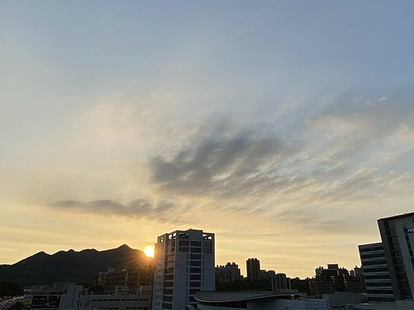 望向觀音山的夕陽與彩霞(2022.07.14 (2).jpg