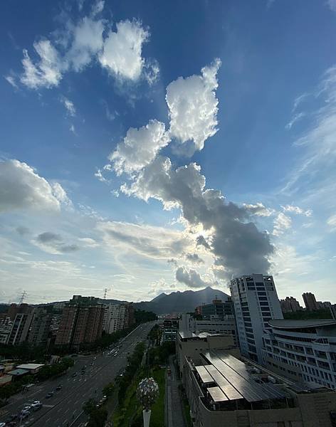 望向觀音山的藍天白雲(2022.07.02 (7).jpg