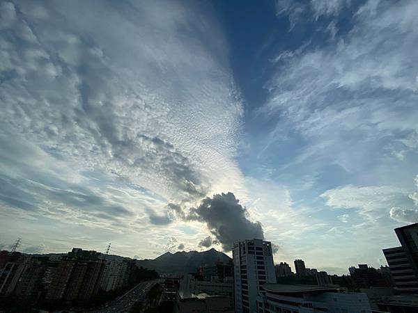 望向觀音山的藍天白雲(2022.07.02 (12).jpg