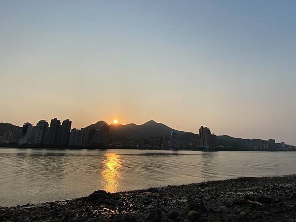 觀音山與淡水夕陽 (5).jpg