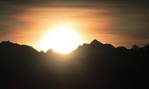 為天地寫日記(雪山登山口日出，武陵農場、梨山、合歡山風景)