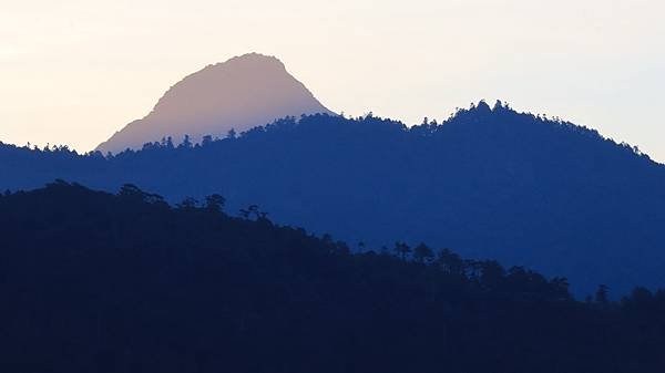 為天地寫日記(雪山登山口日出，武陵農場、梨山、合歡山風景)