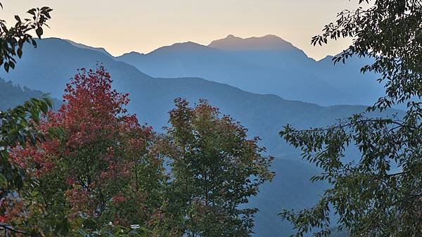 為天地寫日記(雪山登山口日出，武陵農場、梨山、合歡山風景)