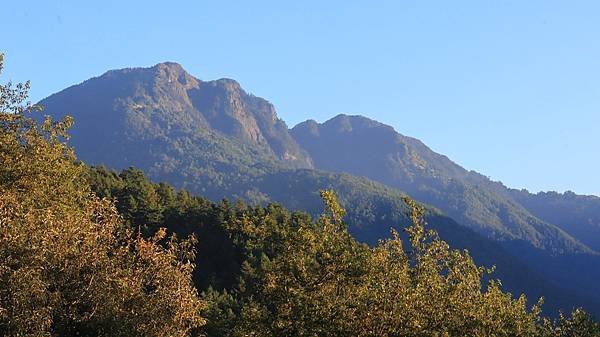 為天地寫日記(雪山登山口日出，武陵農場、梨山、合歡山風景)