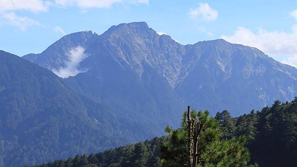 為天地寫日記(雪山登山口日出，武陵農場、梨山、合歡山風景)