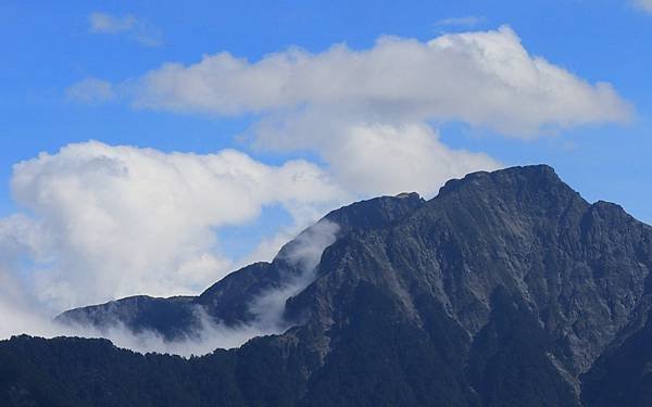 為天地寫日記(雪山登山口日出，武陵農場、梨山、合歡山風景)