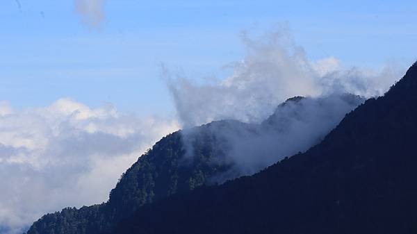 為天地寫日記(雪山登山口日出，武陵農場、梨山、合歡山風景)